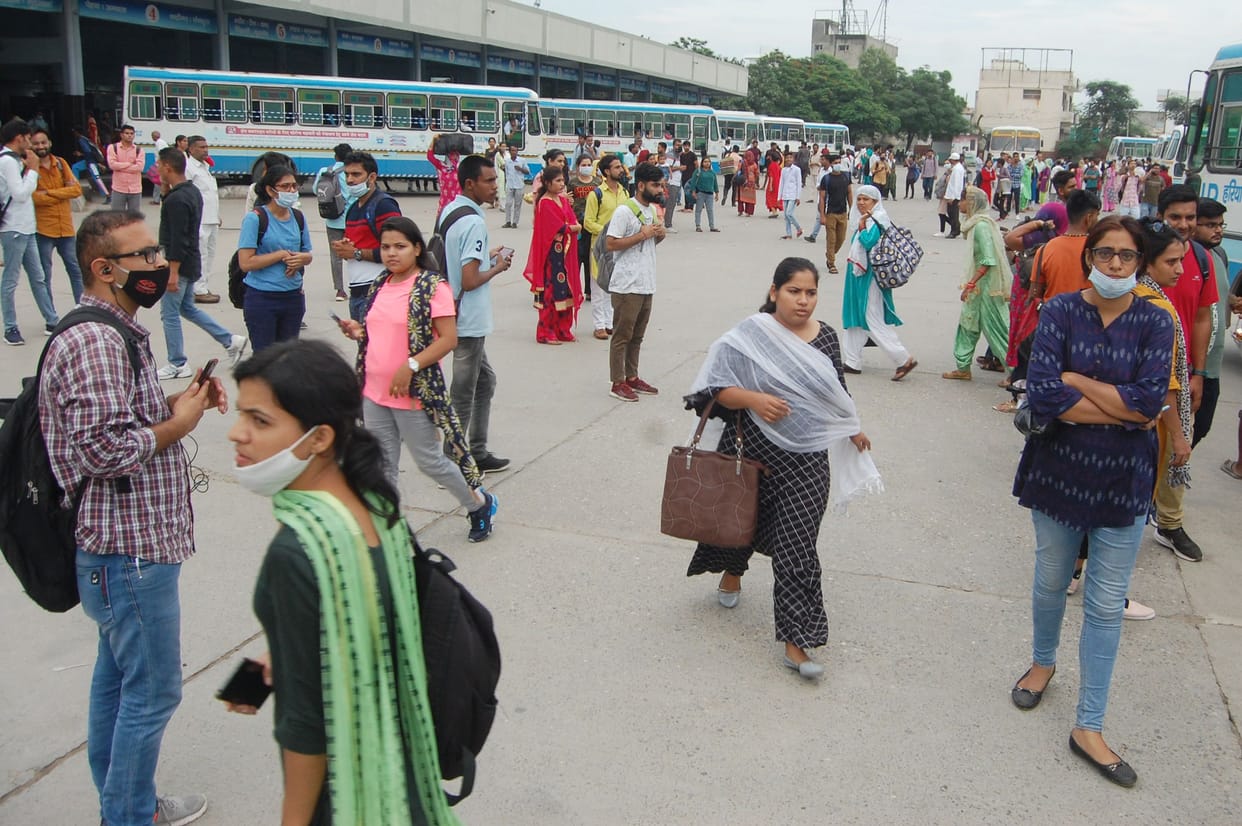 There was no space to step inside and outside the bus stand, the police system came to a standstill