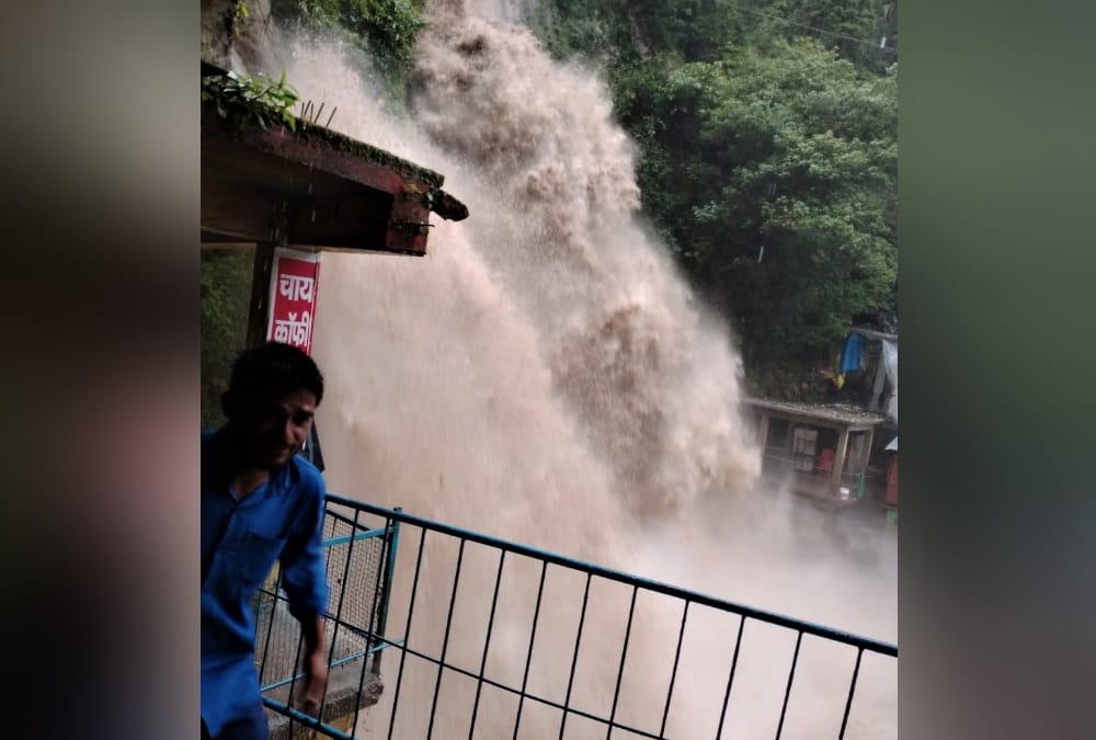 Mussoorie News: Tourist Afraid To See Kempty Falls Overflow After Heavy Rainfall Photos