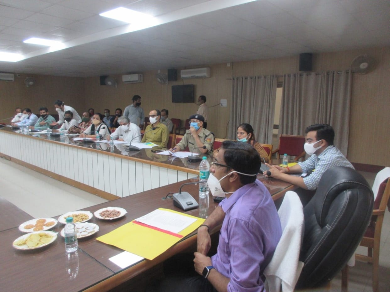 Collect complete details by checking the fitness of school vehicles: Divisional Commissioner
