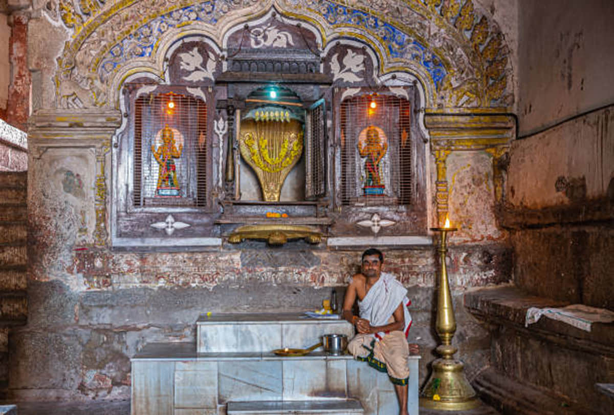 virupaksha shiva temple musical pillars mystery know the secret the British had cut the pillars karnataka