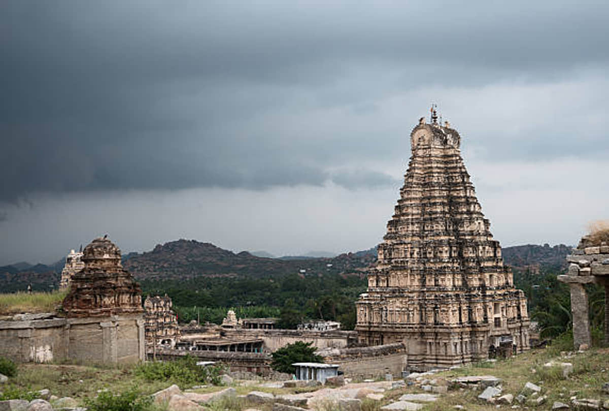 virupaksha shiva temple musical pillars mystery know the secret the British had cut the pillars karnataka