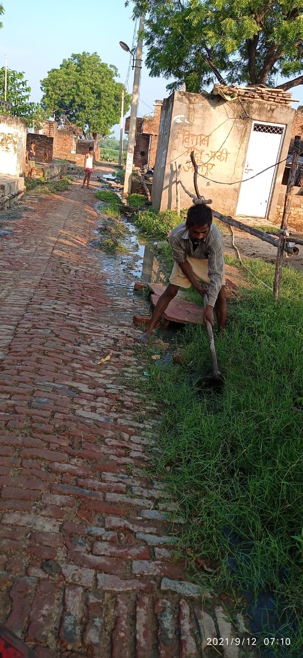 etawah news,Village Nagla Chandi: People struggling with waterlogging and dirt