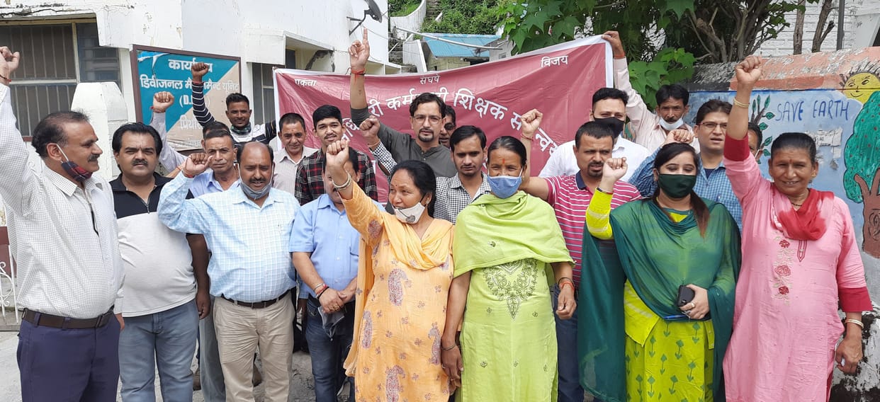 Uttarakhand Officer Employees Coordination Committee demonstrated for 18 point demands