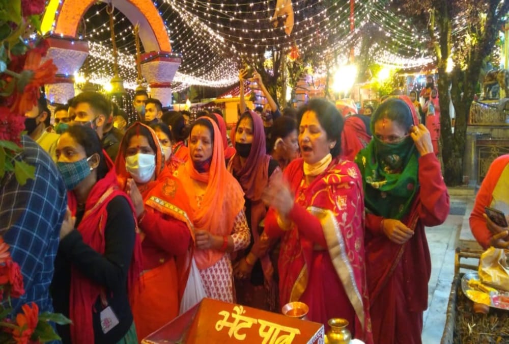 Nanda Devi Mahotsav 2021: Devotees Huge Crowd for Maa Nanda Sunanda Darshan in Nainia Debi Temple Nainital Photos