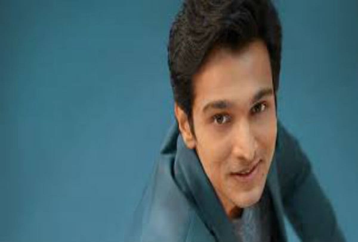 Prateek Gandhi speaks to Pankaj Shukla on his film Bhavai raavan leela love yatri mitron theatre