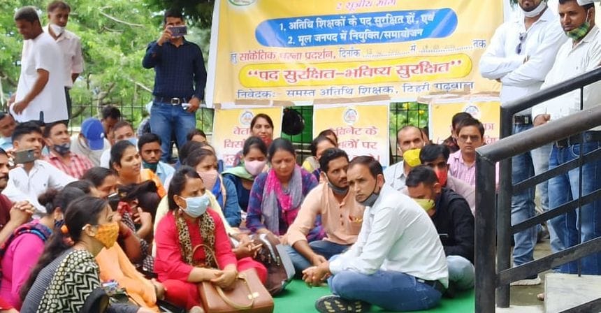 Guest teachers picket in CEO office