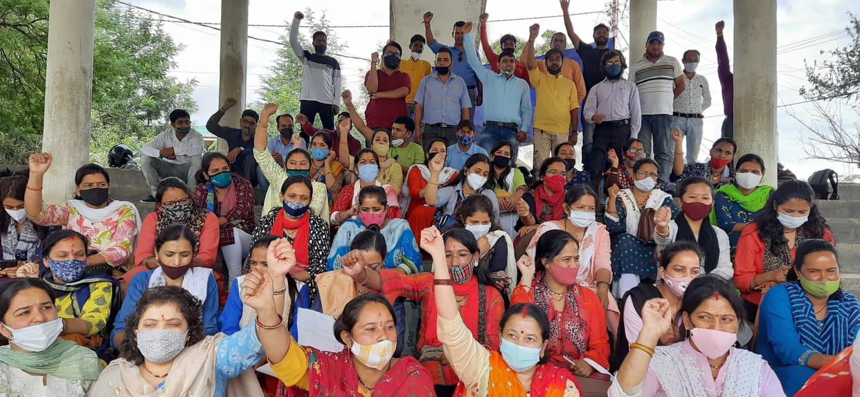 Protest of Guest Teacher in Pithauaragarh