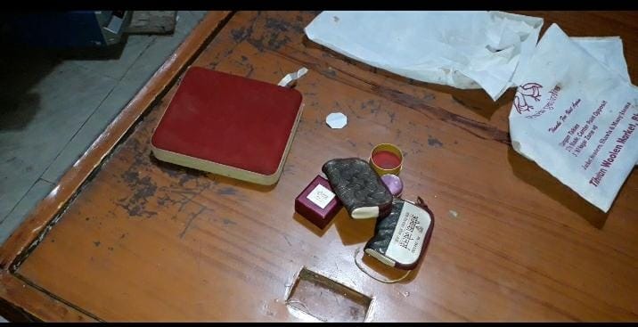 50 thousand cash and jwellary theft
