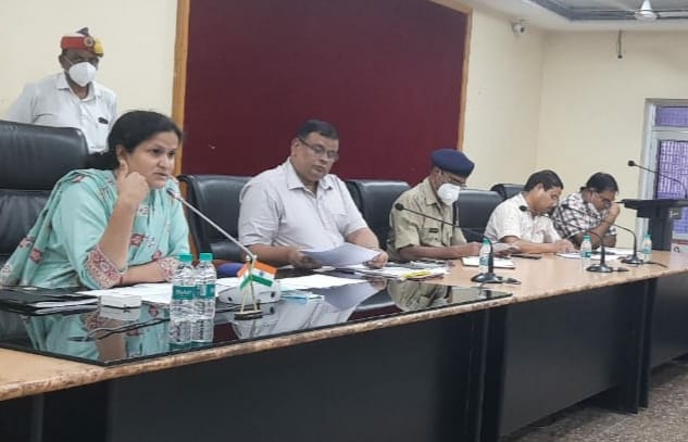 etawah news,Defaulter category complaints should be resolved in two days