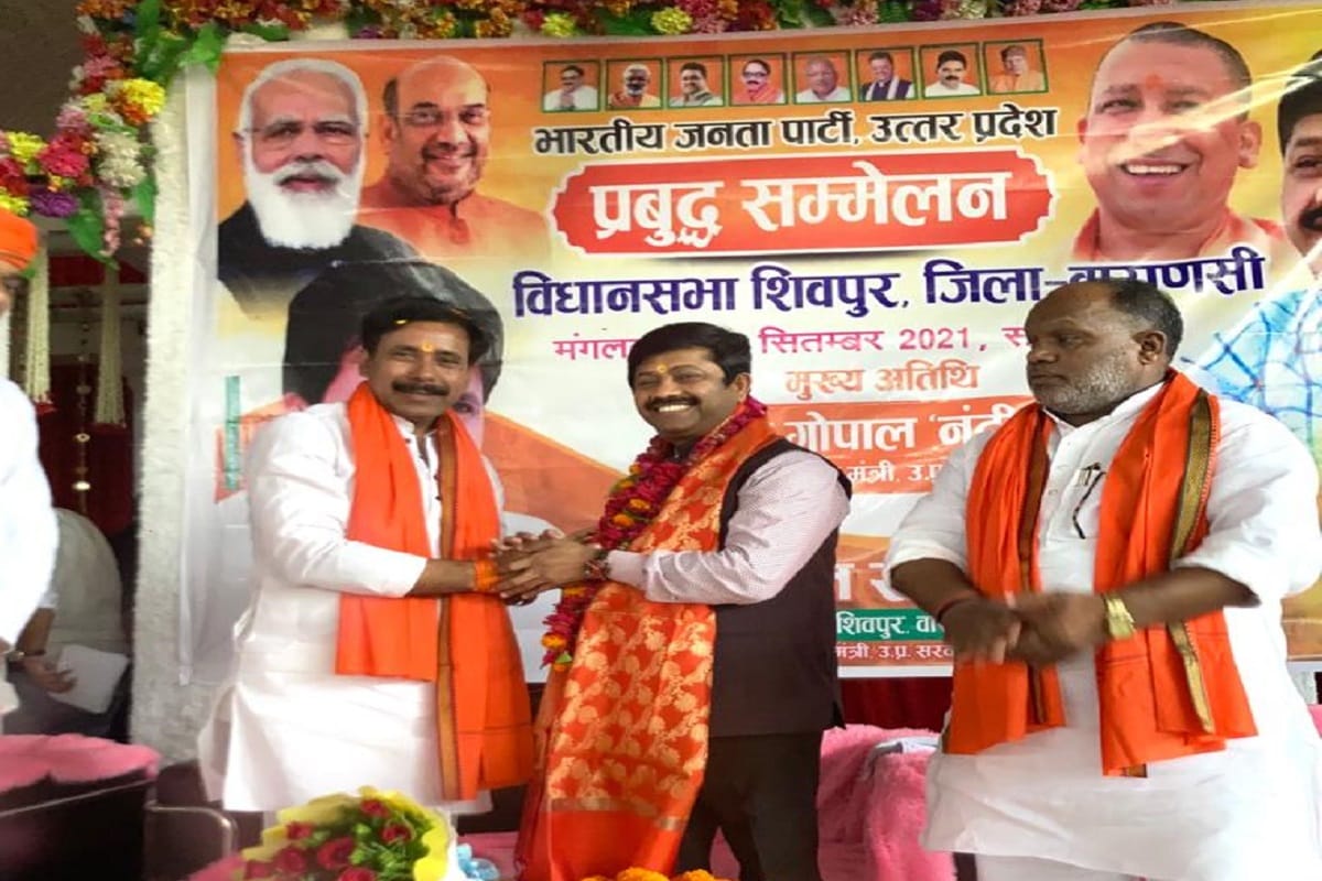 nand gopal nandi in varanasi for bjp prabudh sammelan cabinet minister said Akhilesh yadav licks by spitting he is still childish and also targeted Priyanka Gandhi om prakash rajbhar