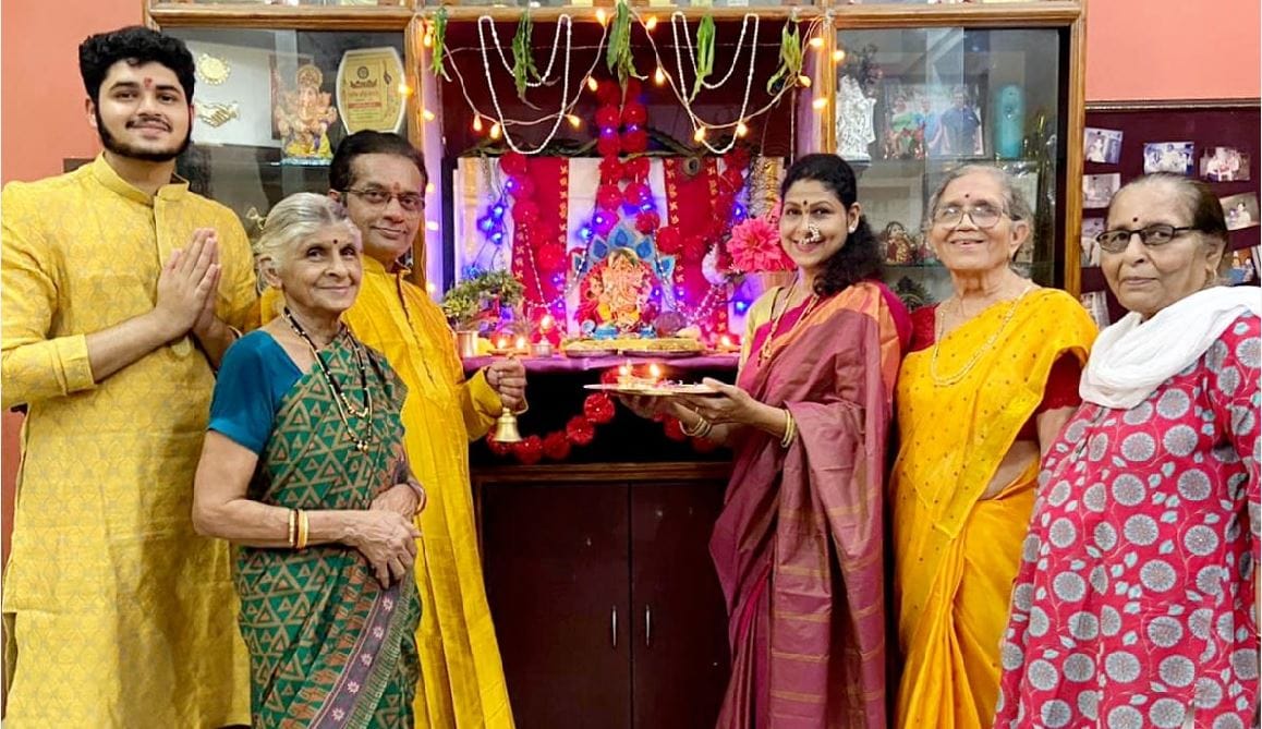 ganesh chaturthi 2021 fourth day in varanasi devotess worship lord shiva along with bappa in temple and home