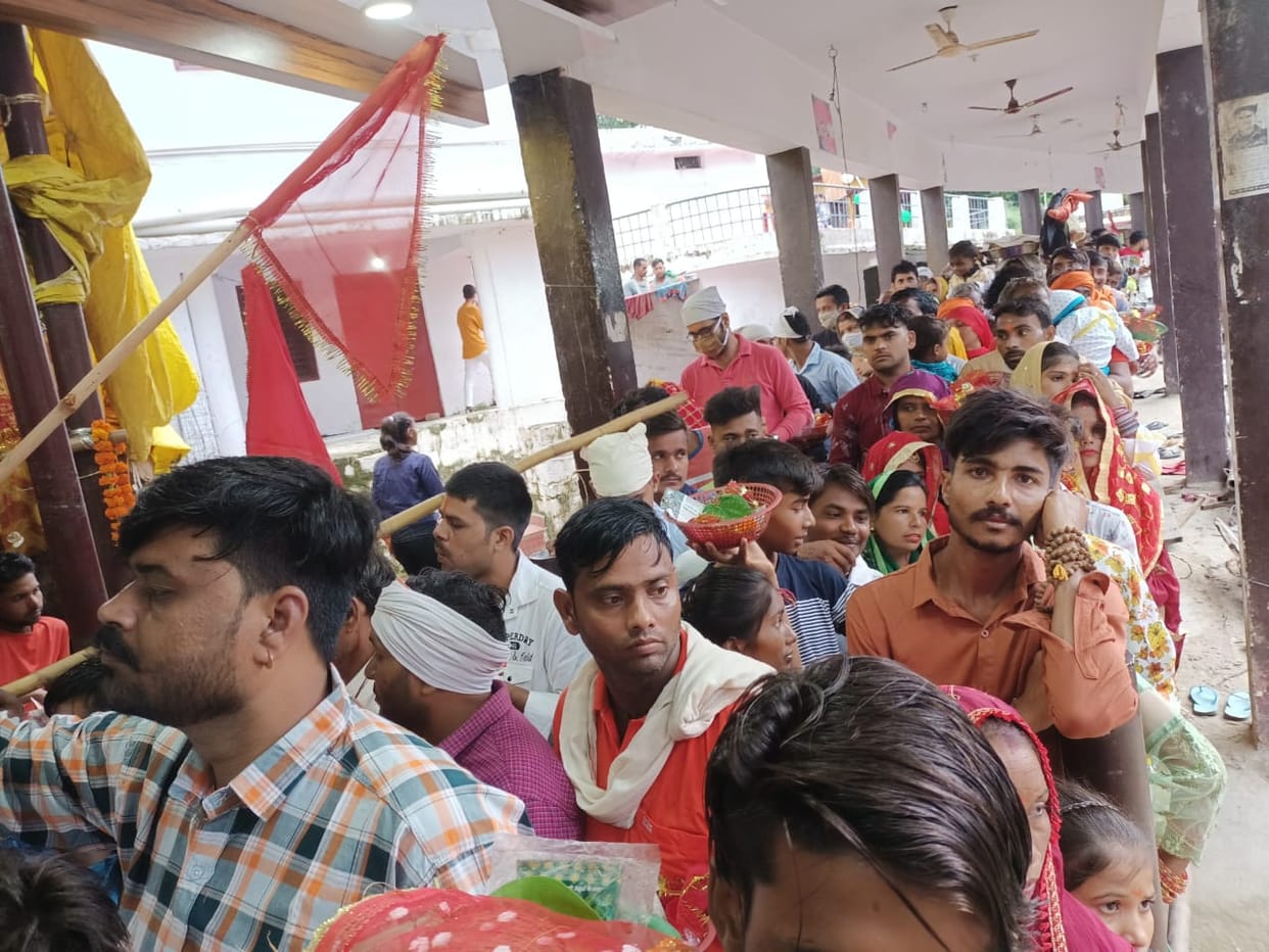 Devotees reached the darshan of Siddhapeeth Shakambhari Devi