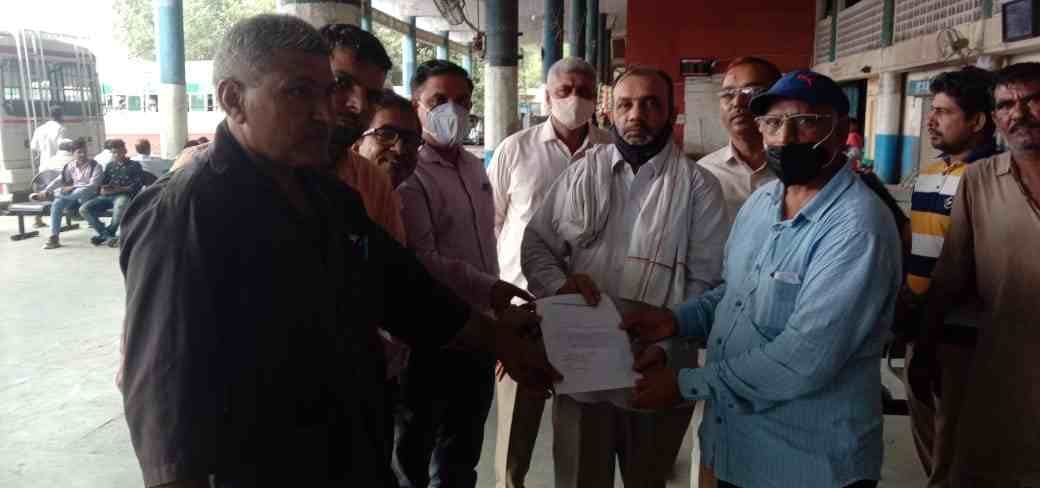 Roadways employees demonstrated in support of the demand of Punjab employees