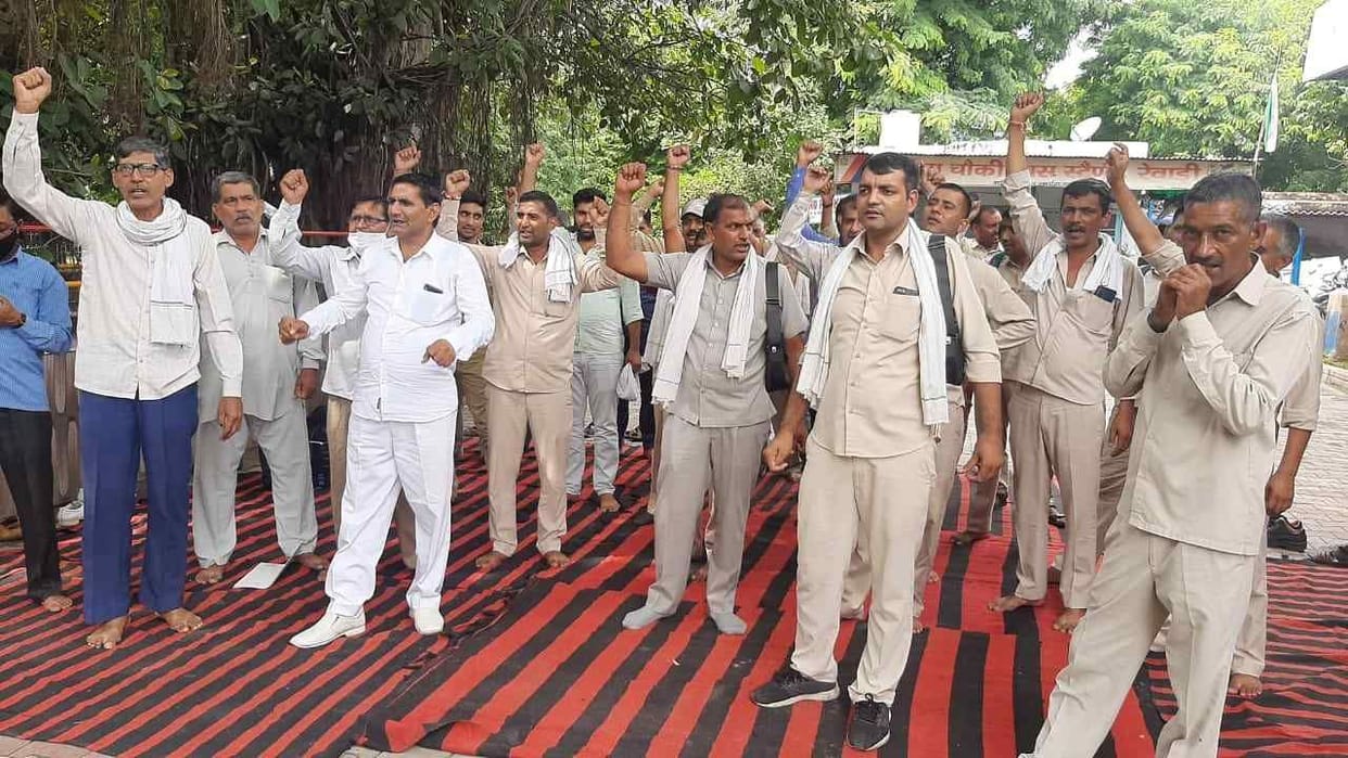 Roadways employees demonstrated in support of the strike