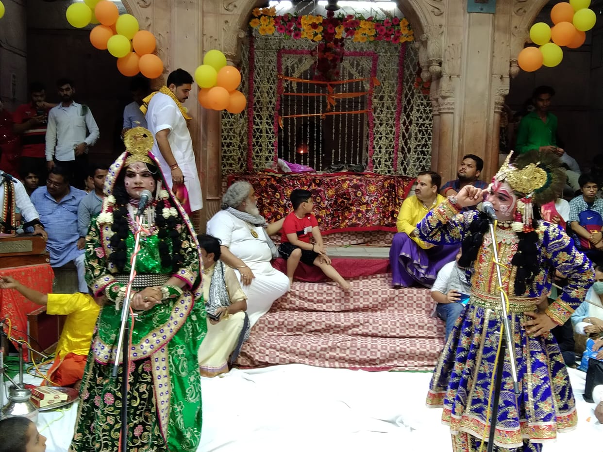Mathura: Rasleela took place in the Shri Banke Bihari temple complex