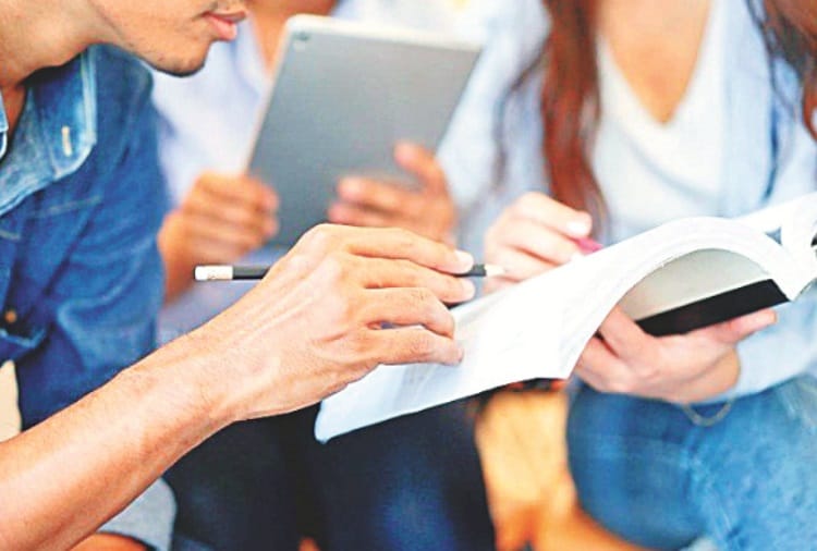 Hindi Diwas 2021: Parents Should Teach Hindi to their Children from Childhood
