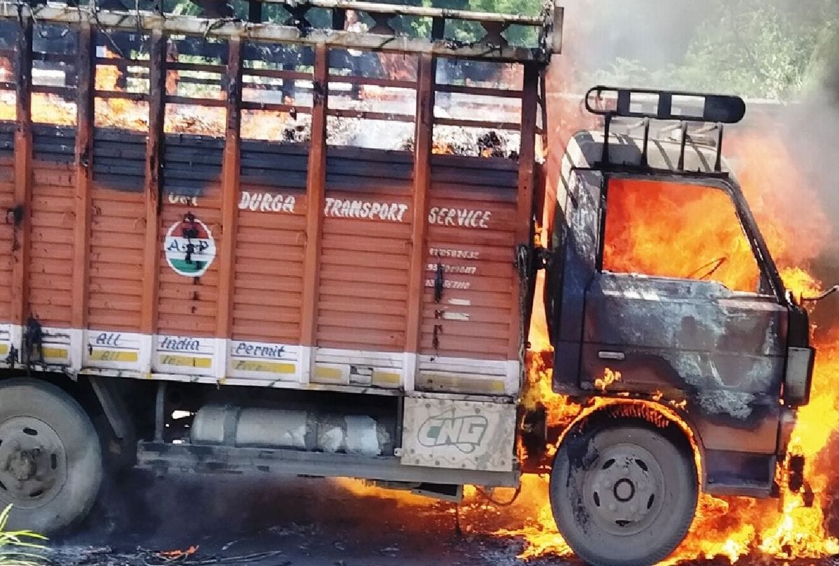 truck caught fire on highway in Firozabad