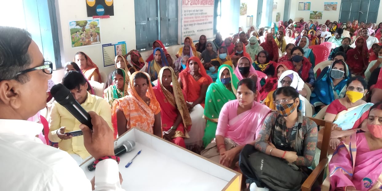 Ghazipur: Teachers raised their voice for old pension, protested by protesting
