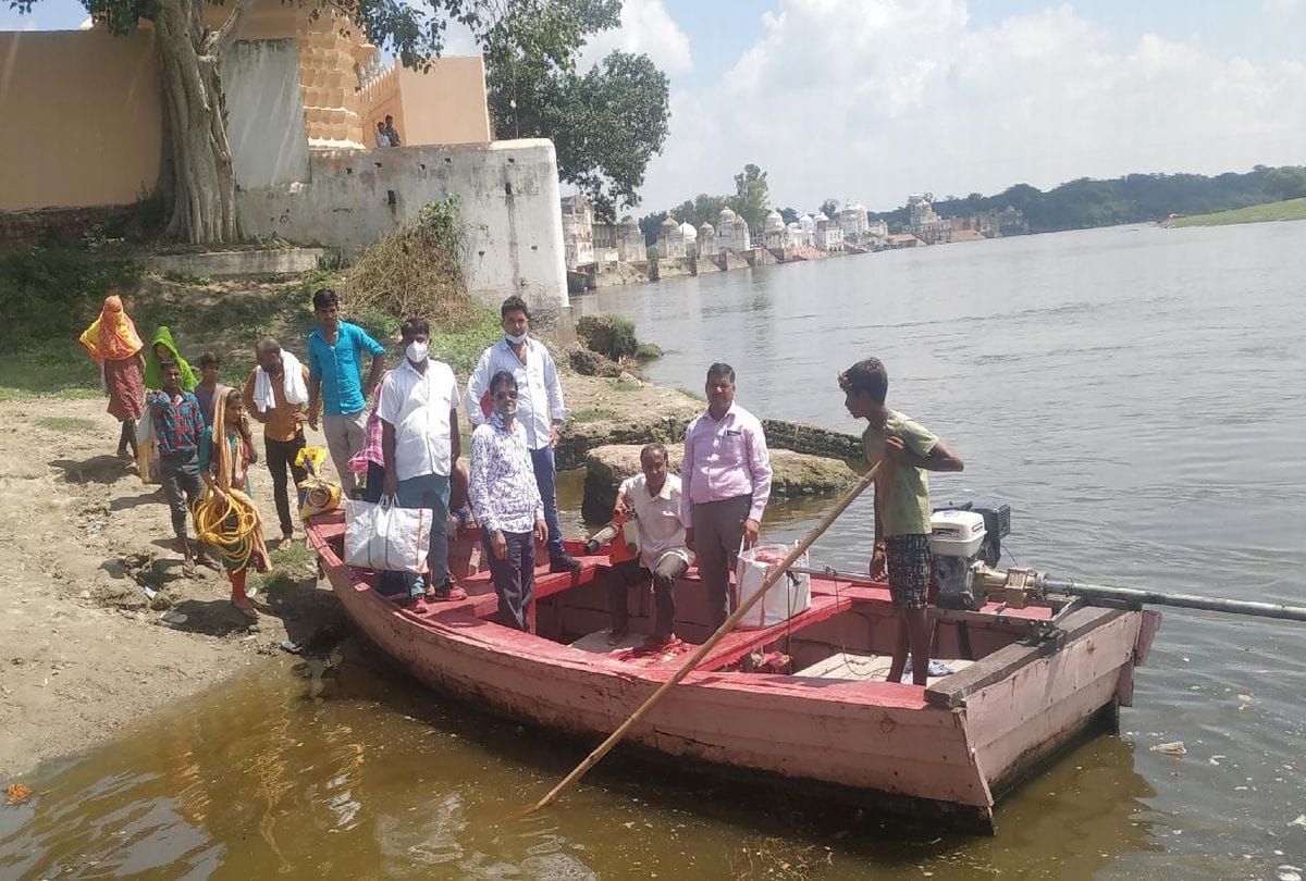 Crossing River By Boat Health Depatment Team Reached Village For Treatment
