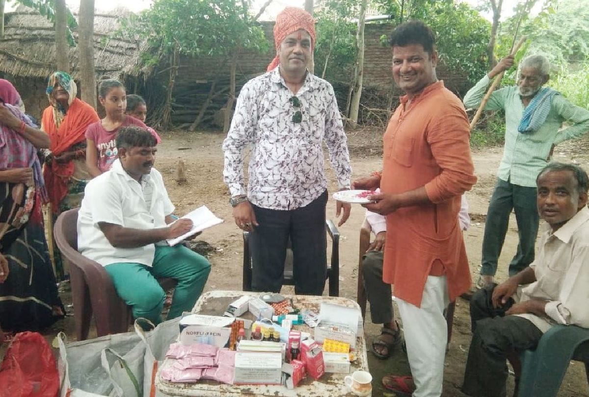Crossing River By Boat Health Depatment Team Reached Village For Treatment