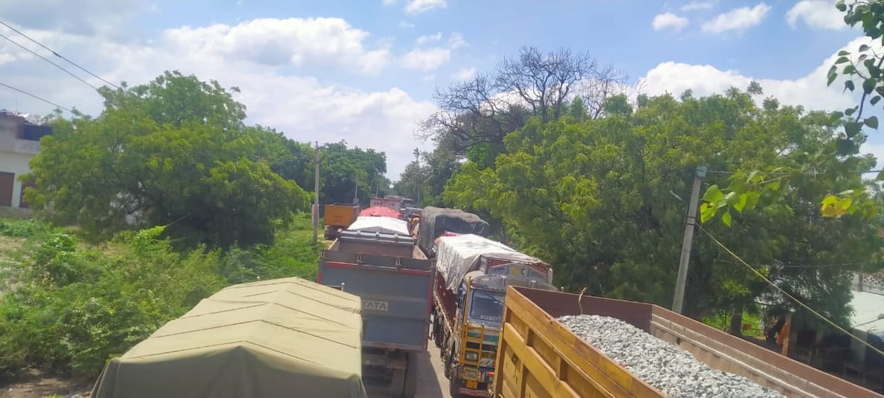etawah news,Etawah-Gwalior road jammed for 12 hours