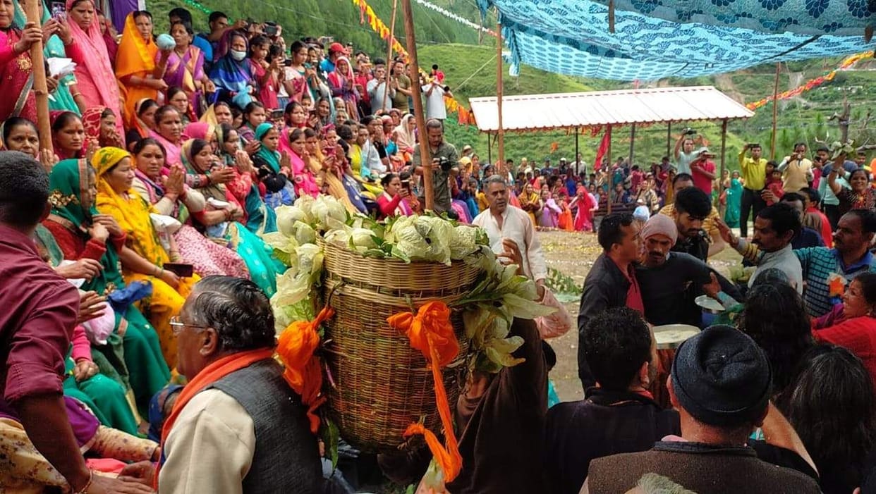 Devotees became witnesses to the meeting of the gods
