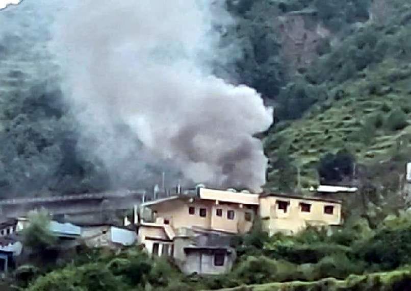 Three people scorched due to cylinder fire