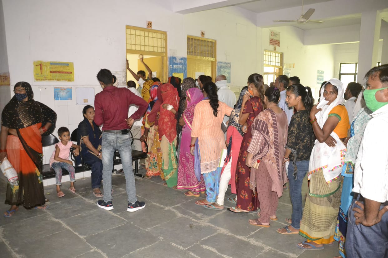 Record 900 patients reached OPD of district hospital, ignoring social distance