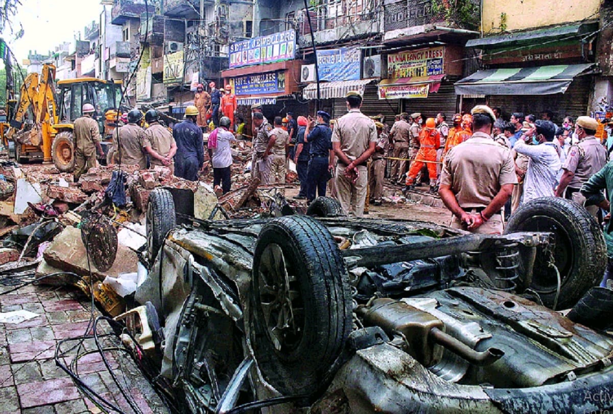 malkaganj sabji mandi building accident people told when building collapsed we feel like there was an earthquake