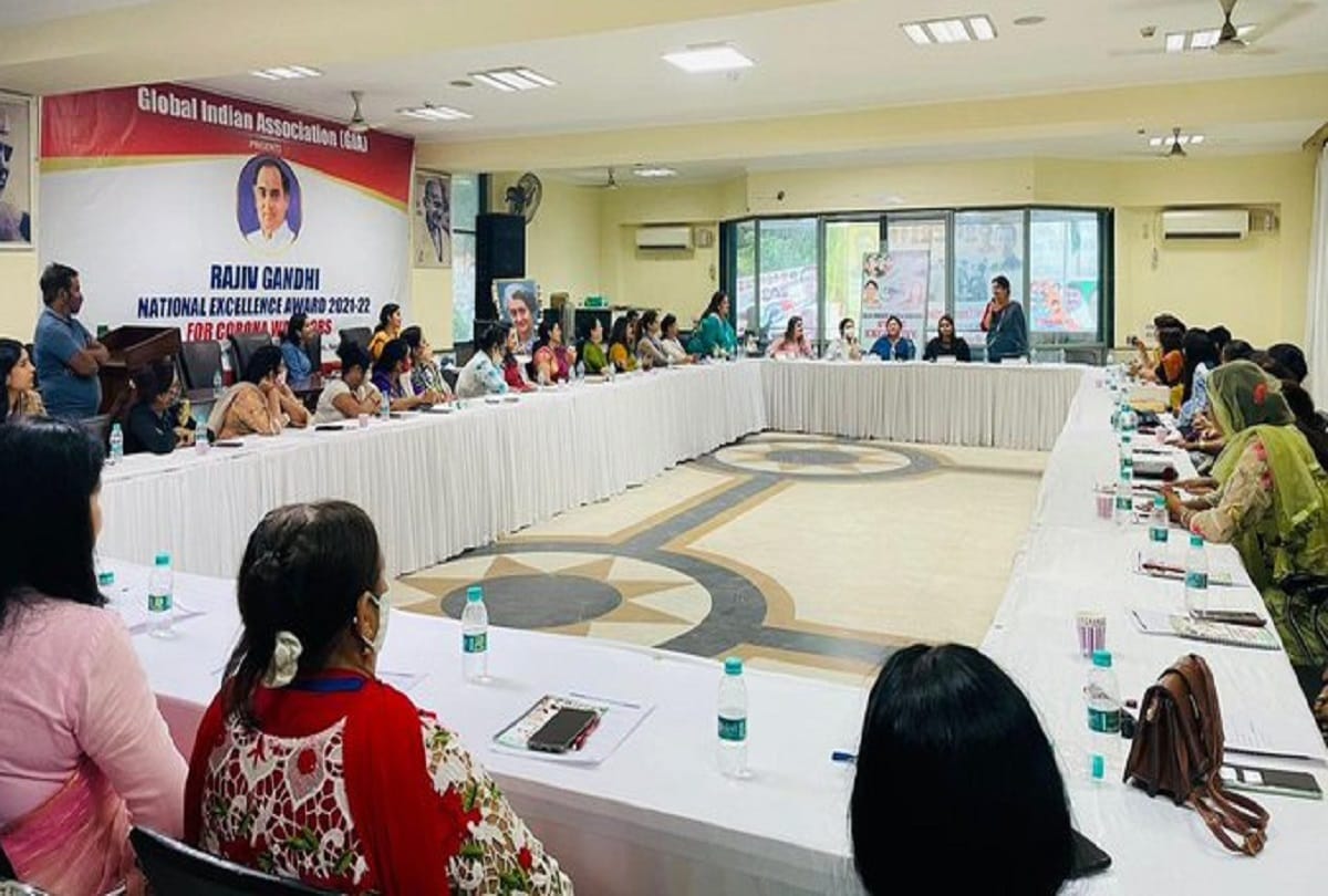 women congress president neta d souza passed a resolution to make rahul gandhi president