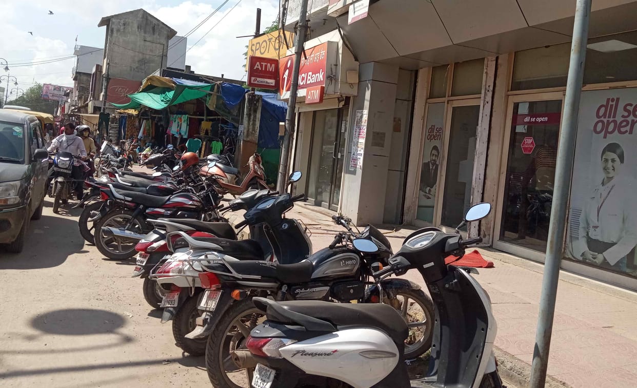 Banks do not have their own parking, parking of vehicles on the roads leads to jam