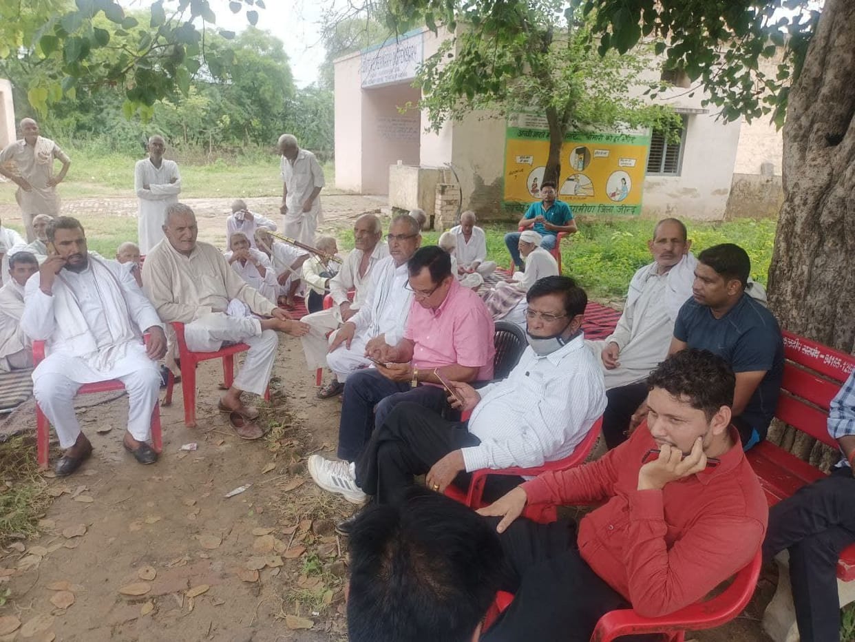 Villagers made NHAI officials sit on the strike site for an hour to demand underpass