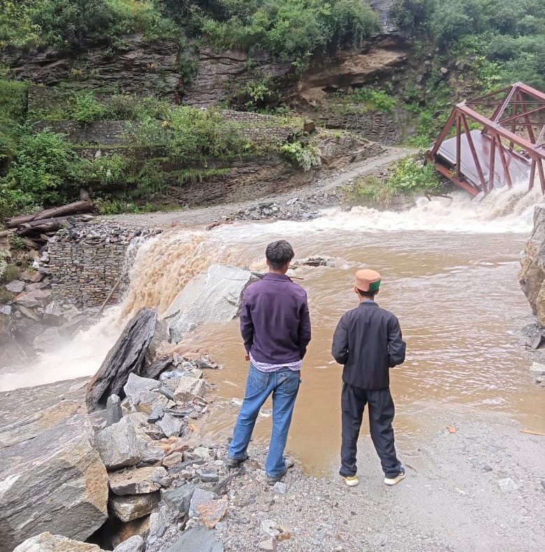due to flood in sundru khad four villages contact lost