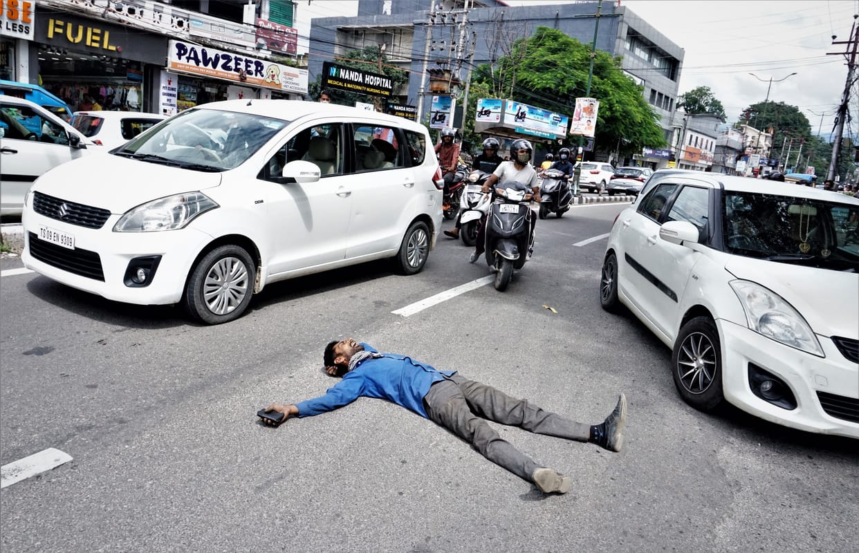 When no parking was challaned, the driver lay on the road