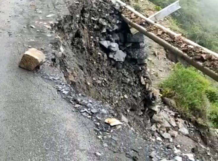 nine road closed in sirmaur