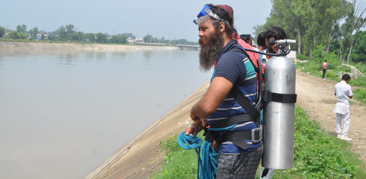 Missing Saurabh's bag and mobile found on canal track, fear of murder