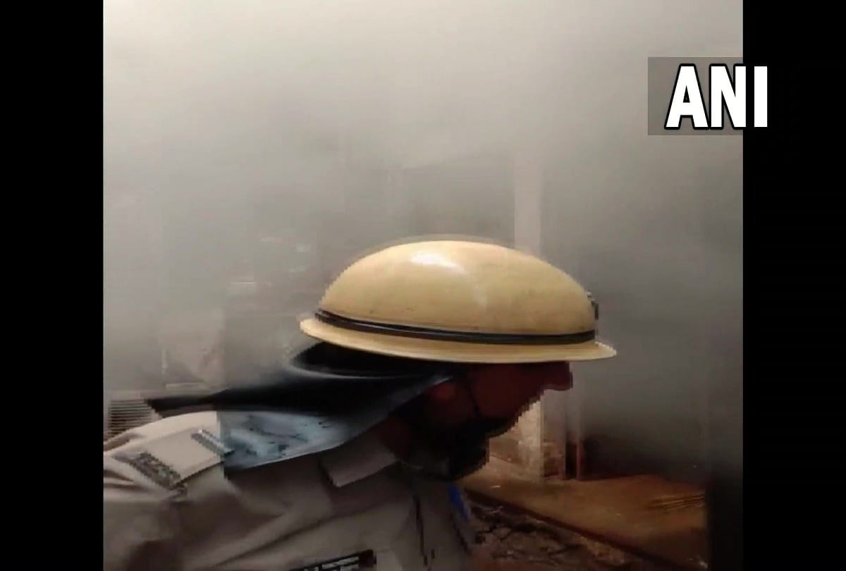 delhi Fire broke out in a factory in the Inderlok area undertaking the operation
