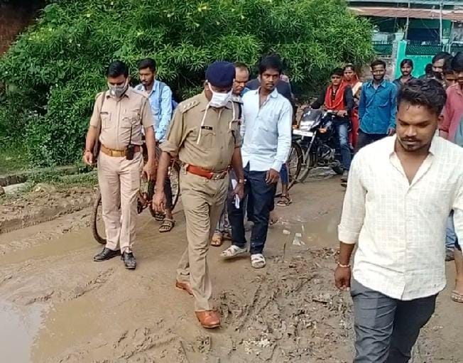 citizens protest over shabby road