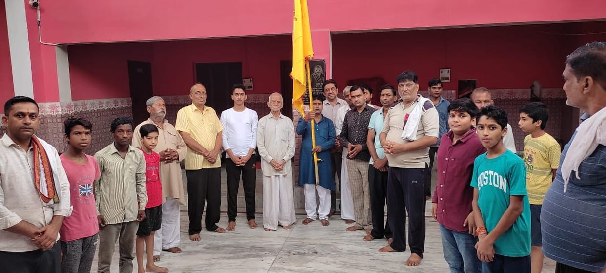 Panchayati Ramlila Krishnalila Samiti took out flag march