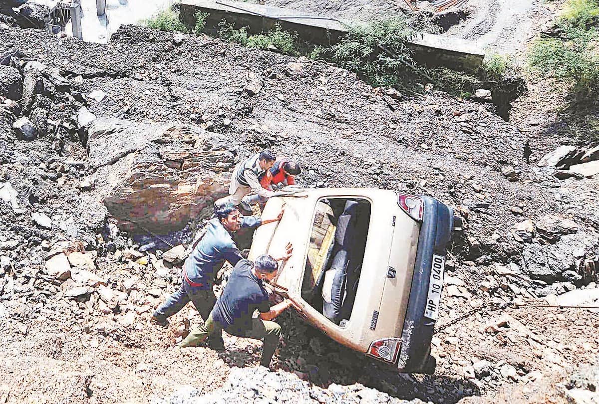 weather update himachal: NH 205 collapses near Judicial Academy Ghandal heavy traffic jam on road 