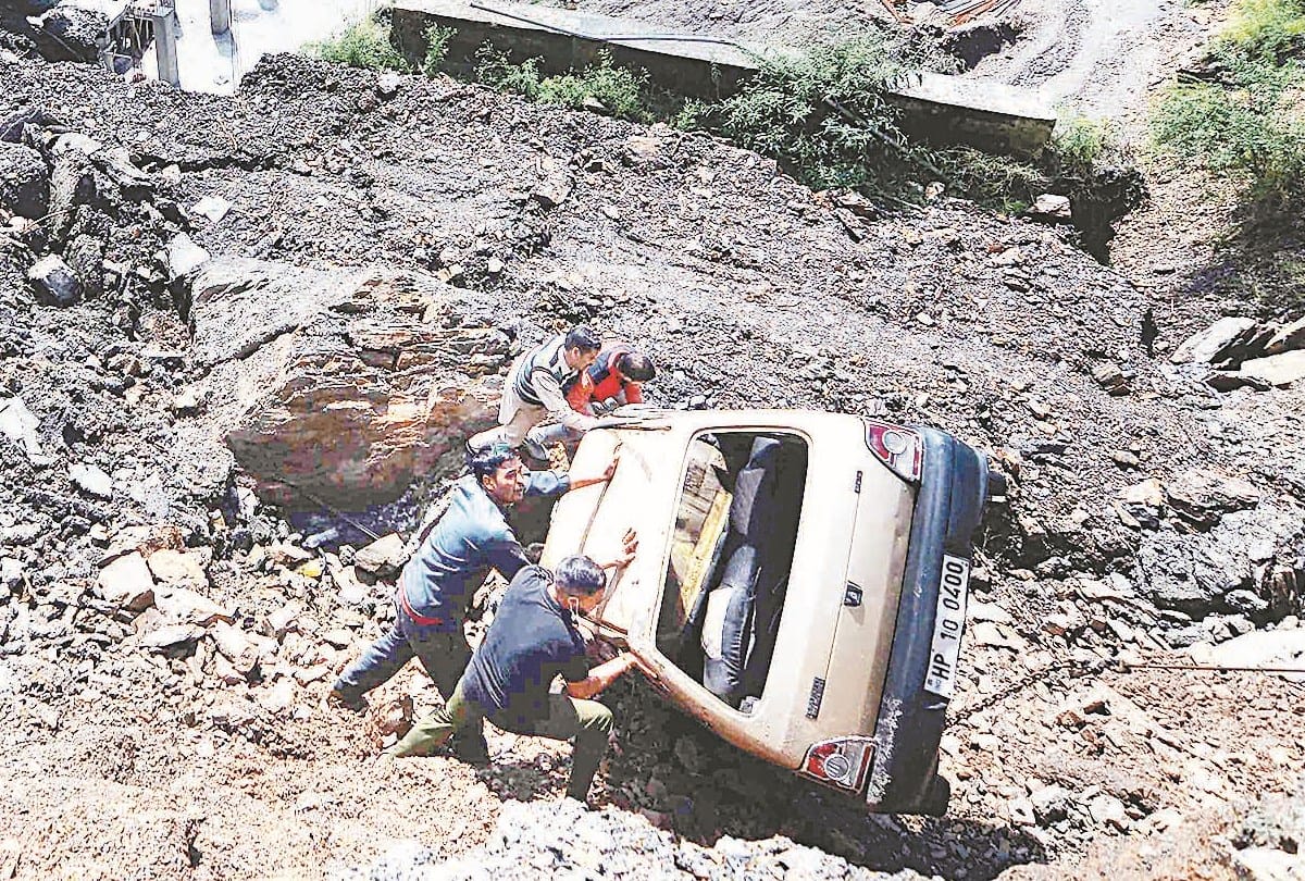 weather update himachal: NH 205 collapses near Judicial Academy Ghandal heavy traffic jam on road 
