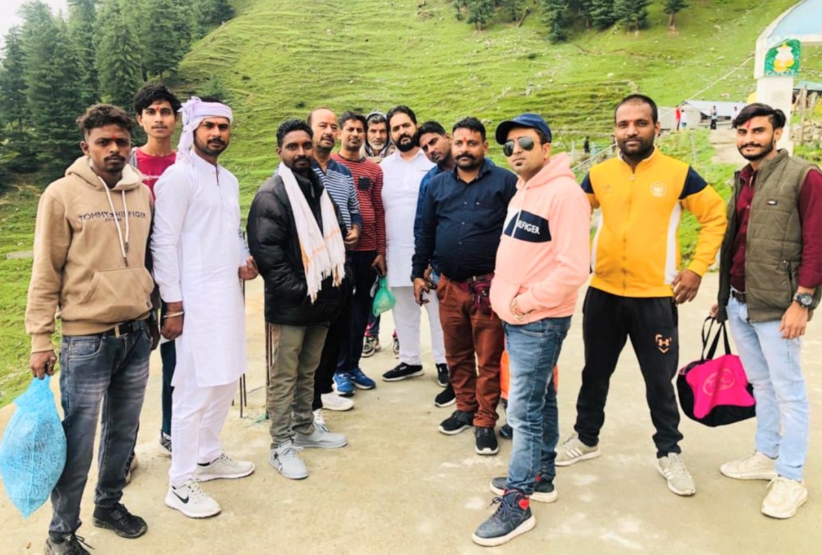 Manimahesh chamba news: seven people missing found near kamalkund rescue by police team pays obeisance at Manimahesh