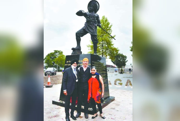 Statue of martyr Havildar Ishar Singh of Saragarhi War Installed in England