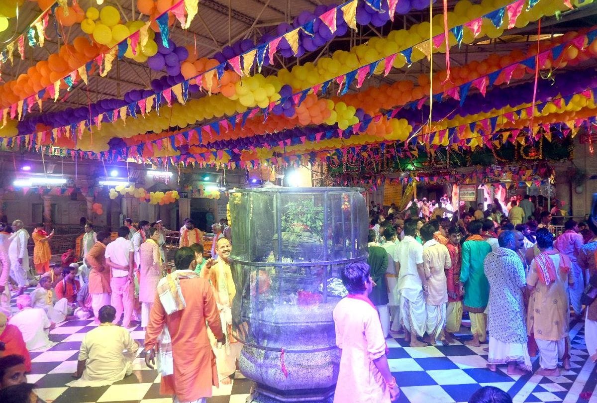 mathura barsana radhashtmi huge crowd of devotees gathered on radharani janmotsava