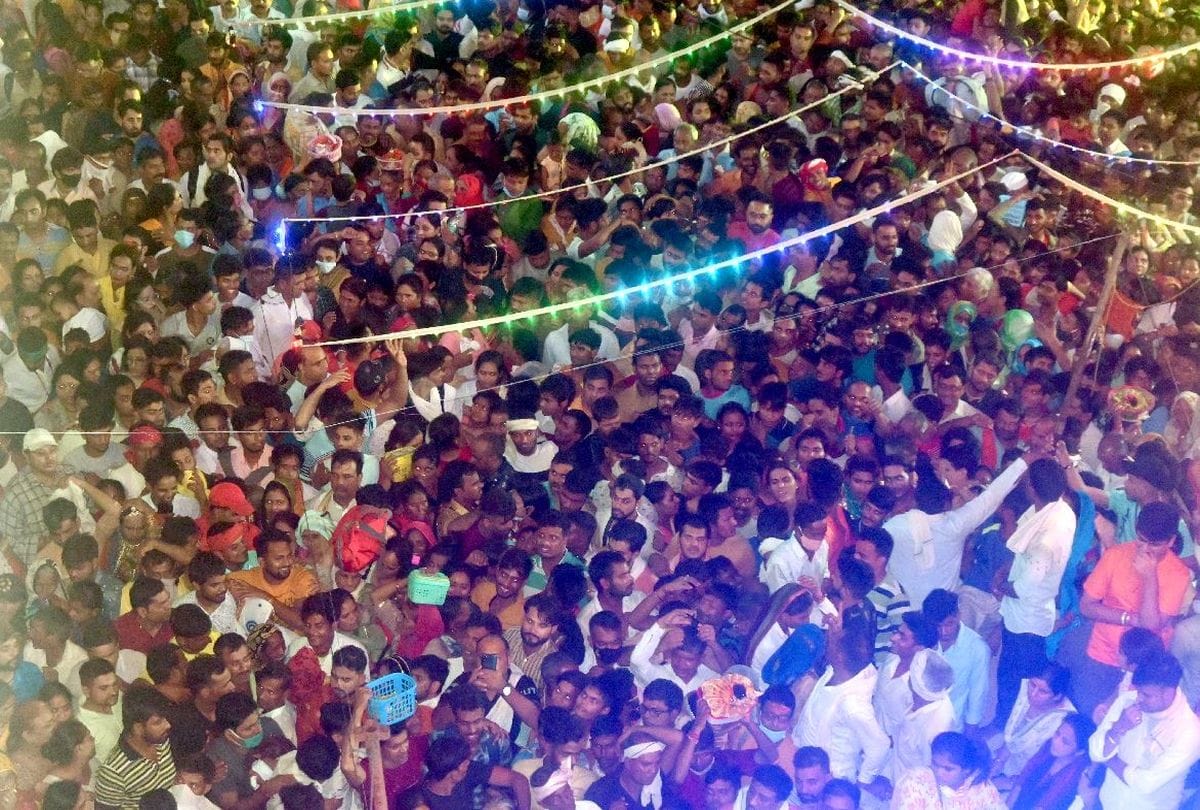 mathura barsana radhashtmi huge crowd of devotees gathered on radharani janmotsava