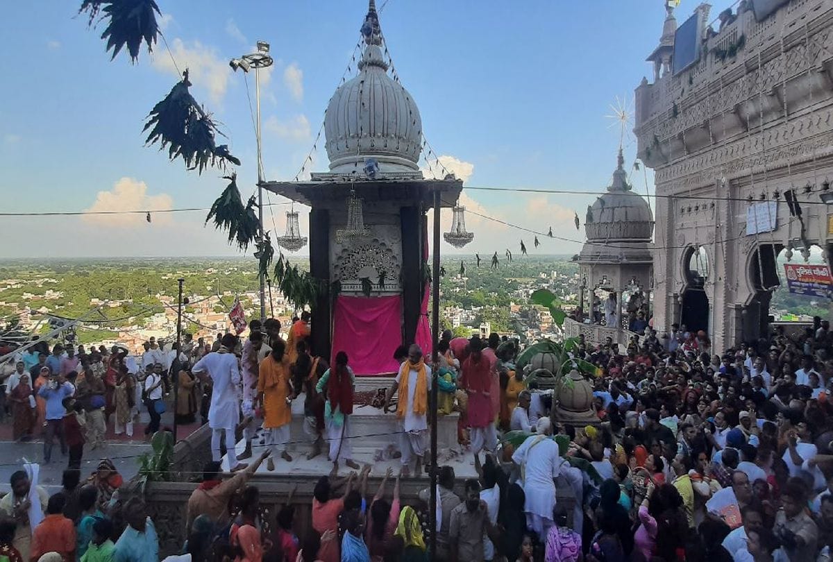 mathura barsana radhashtmi huge crowd of devotees gathered on radharani janmotsava