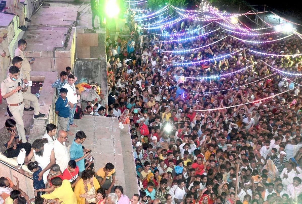 mathura barsana radhashtmi huge crowd of devotees gathered on radharani janmotsava