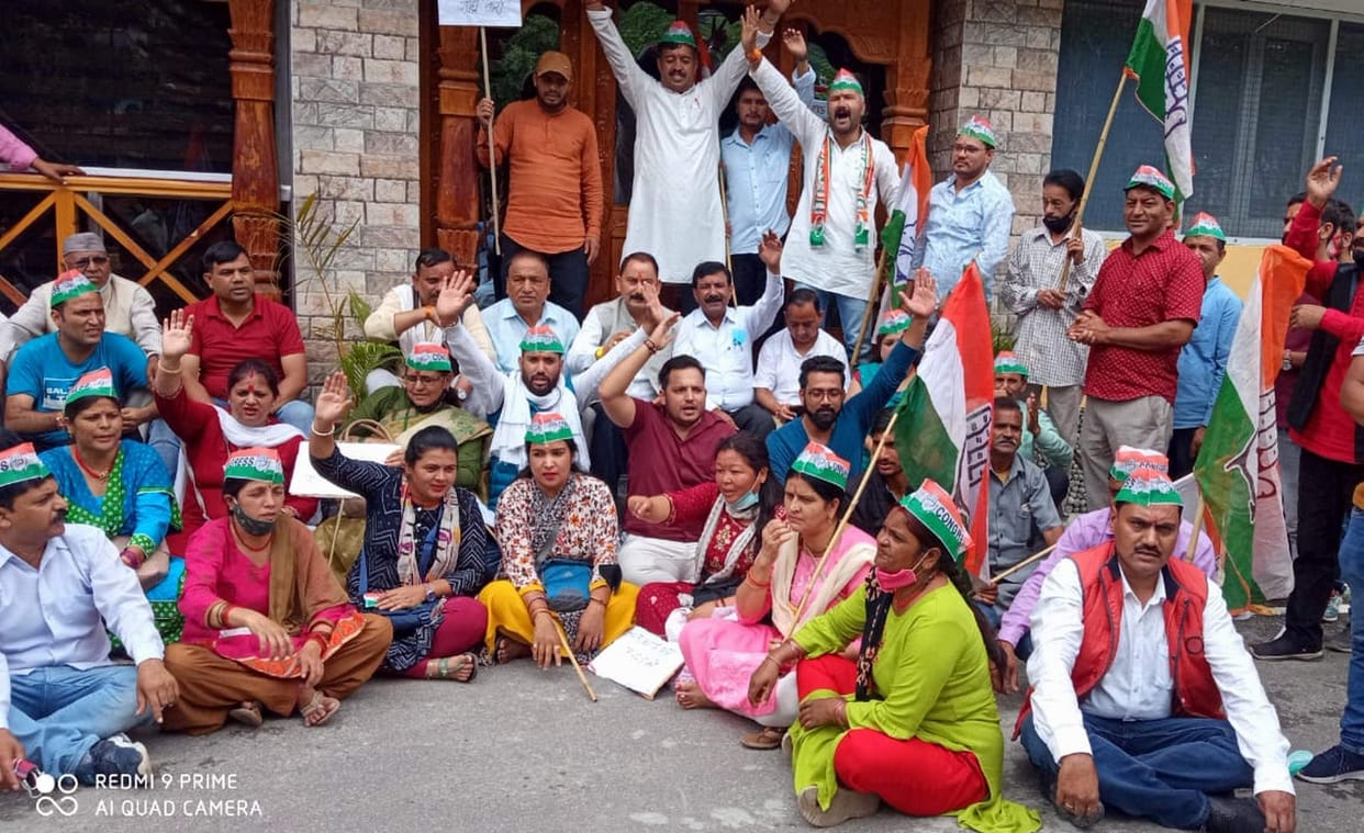 Anger over not starting Chardham Yatra