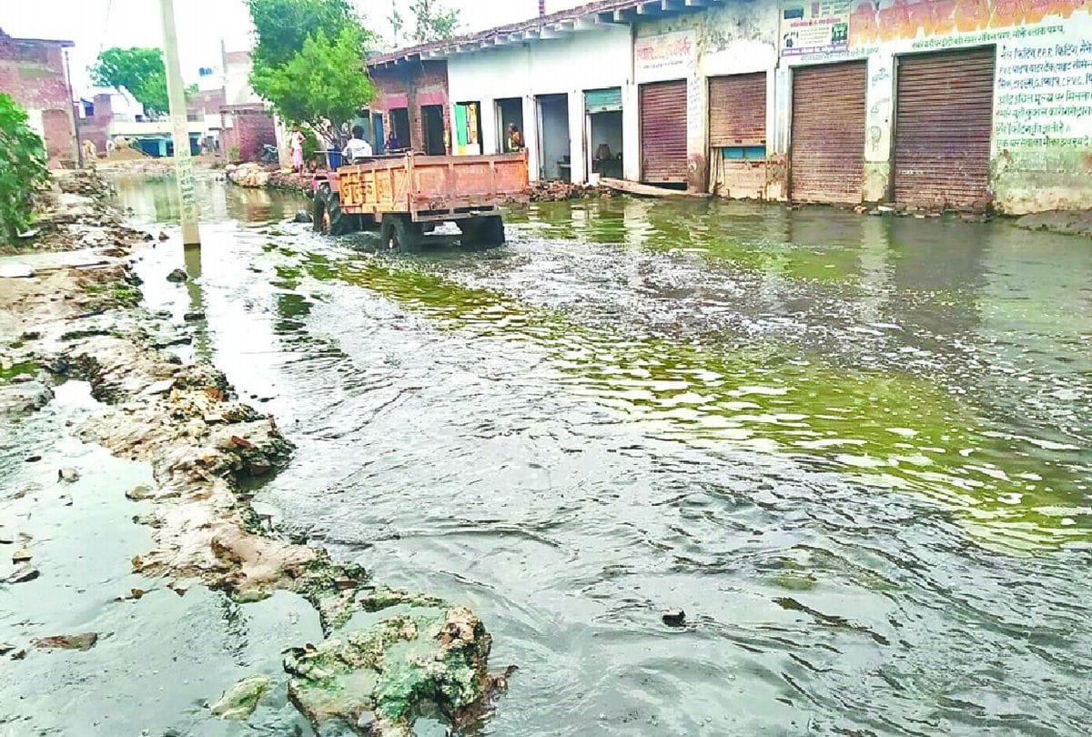 Water Logging On Road At Sohalla Road No Action By Administration