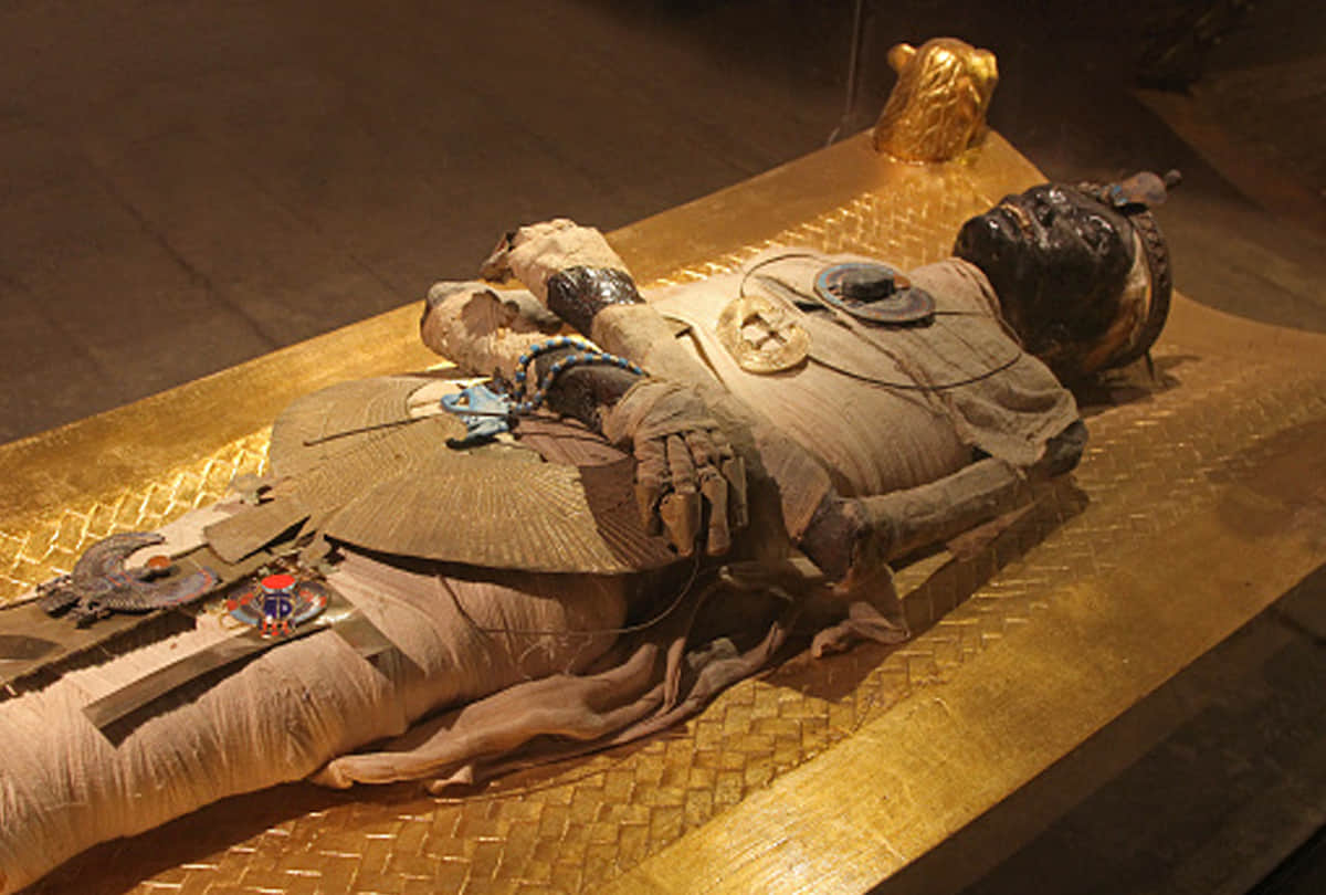 Egypt Archaeologists found 2000 years old ago 50 mummies know the mystery behind it